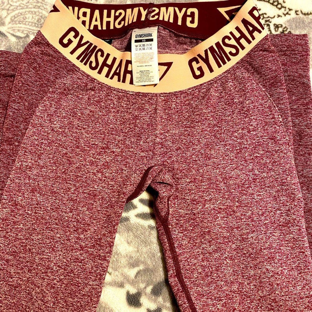 Gym shark leggings